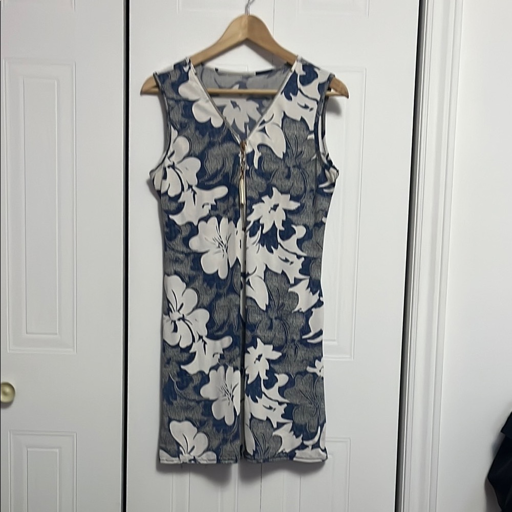 # 126 Blue  and Cream Sleeveless V-Neck Sundress PTP 19